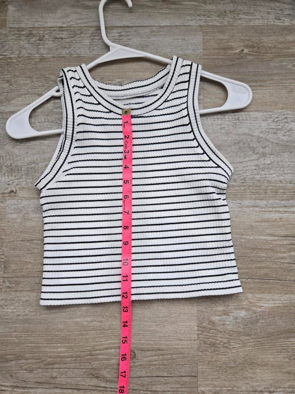 Aura black & white crop top